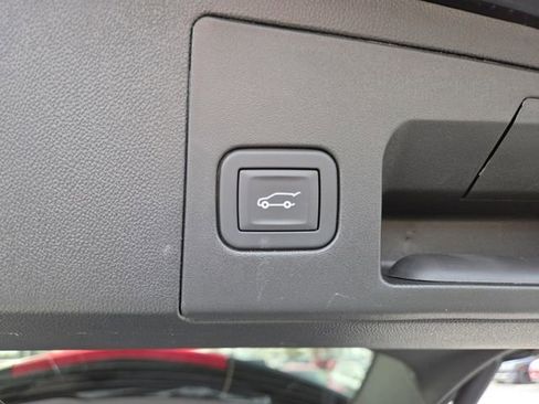 Used 2025 Cadillac XT5 Premium Luxury image 21