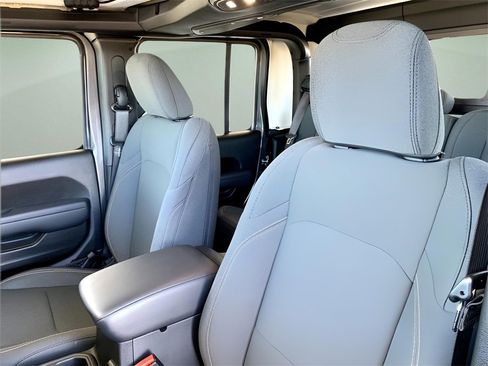 Used 2025 Jeep Gladiator Nighthawk image 15