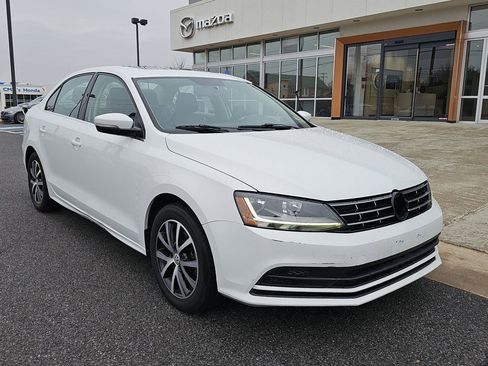 Used 2018 Volkswagen Jetta SE image 1
