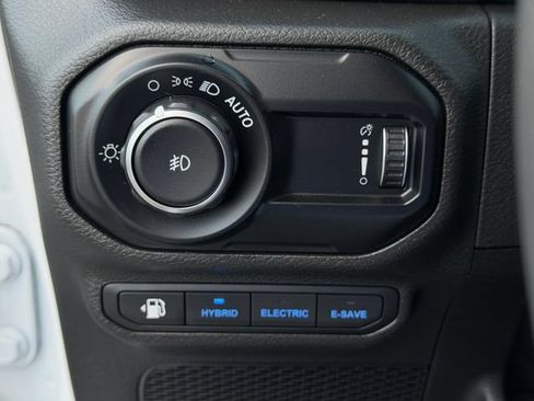 Used 2023 Jeep Wrangler Unlimited Sahara AWD/4WD image 23