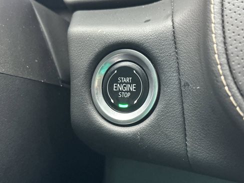 Used 2024 GMC Yukon XL SLT image 33