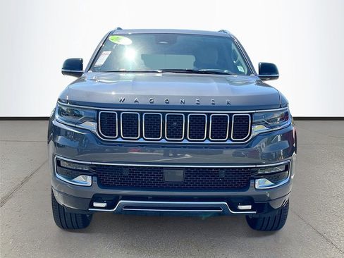 Used 2024 Jeep Wagoneer L Series III w/ Premium Group I image 2