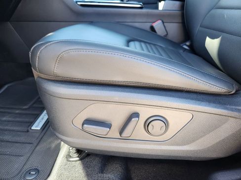 Used 2025 Kia Sportage SX image 23