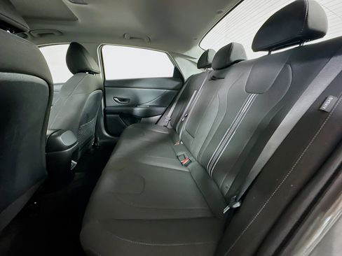 Used 2025 Hyundai Elantra SEL image 28