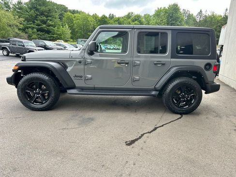 Used 2022 Jeep Wrangler Unlimited Sport AWD/4WD image 3