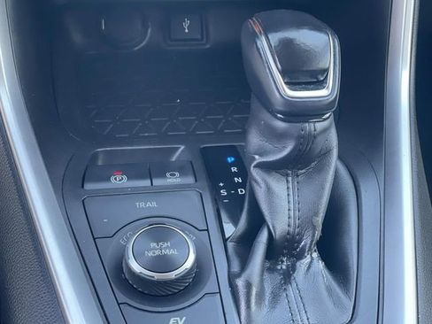 Used 2021 Toyota RAV4 XLE Premium image 14