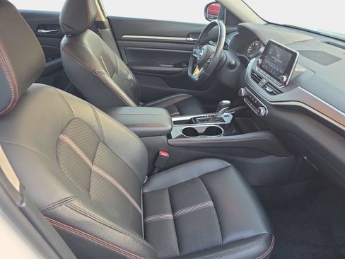 Used 2025 Nissan Altima 2.5 SR FWD image 10