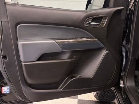 Used 2019 Chevrolet Colorado Z71 w/ Z71 Midnight Edition image 14