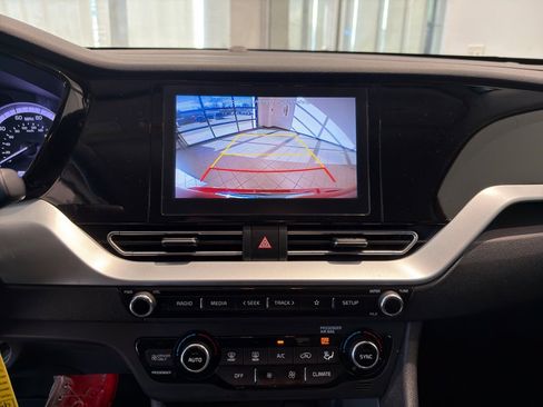Used 2020 Kia Niro LX image 11