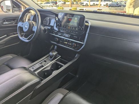 Certified 2024 Nissan Pathfinder SL image 13
