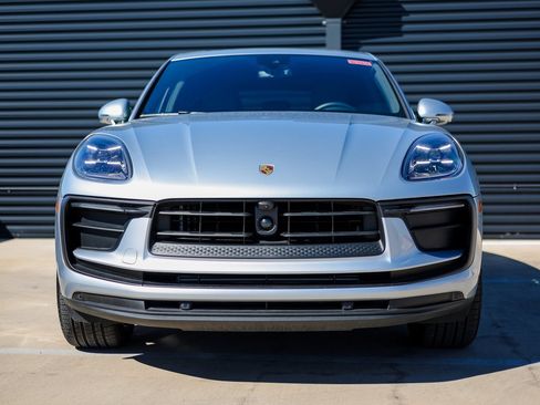 Certified 2025 Porsche Macan image 10