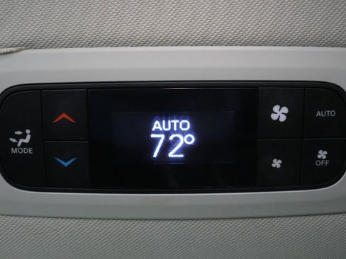 Used 2023 Chrysler Pacifica Touring-L image 25