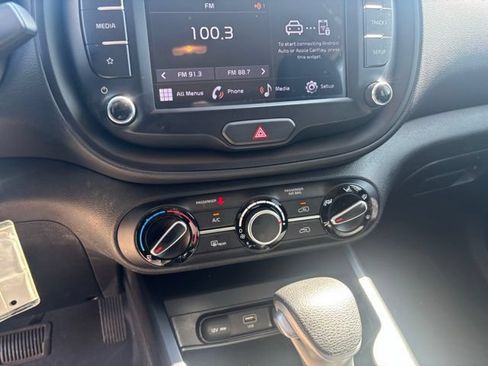 Used 2023 Kia Soul LX w/ LX Technology Package FWD image 25