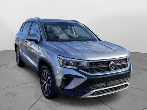 Used 2023 Volkswagen Taos SE image 1