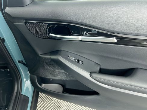 Certified 2025 Kia Seltos S AWD/4WD image 30