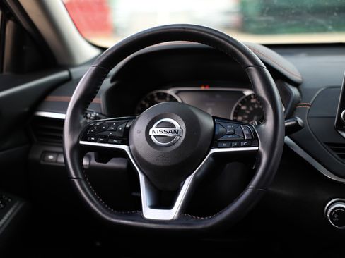Used 2020 Nissan Altima 2.5 SR FWD image 34
