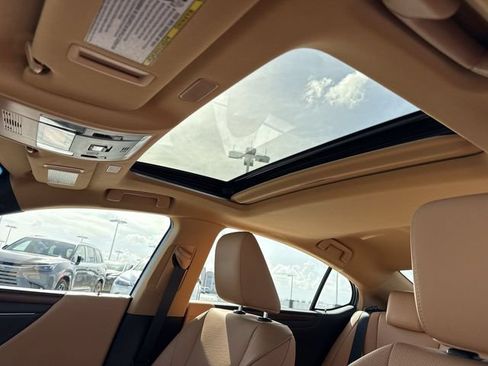 Used 2025 Lexus ES 350 w/ Premium Package FWD image 22