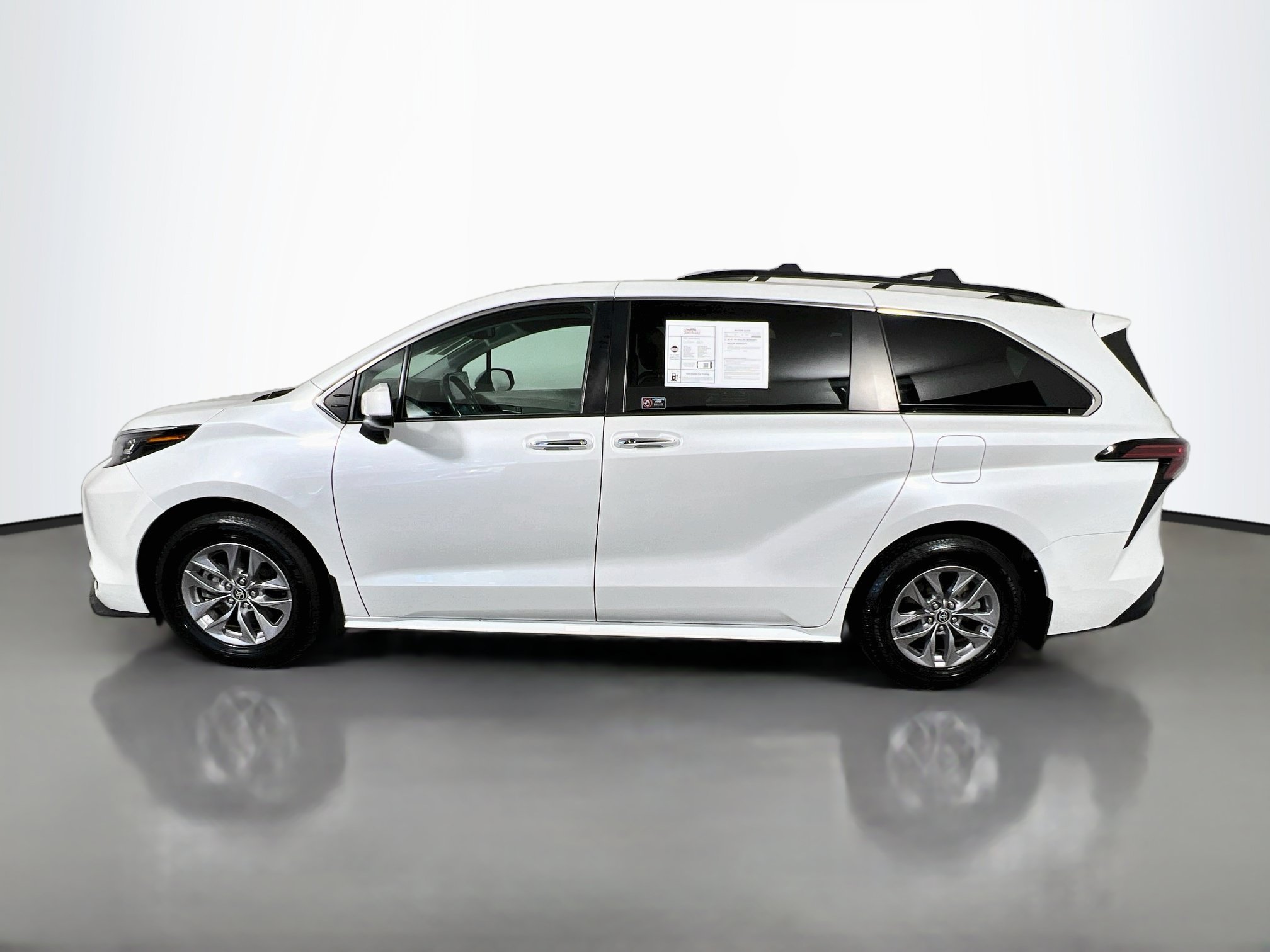Used 2022 Toyota Sienna XLE FWD image 9