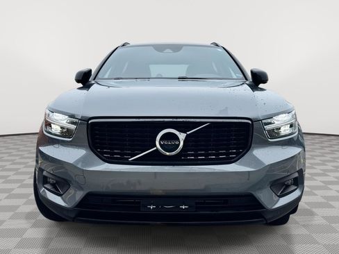 Used 2022 Volvo XC40 T5 R-Design w/ Advanced Package image 2