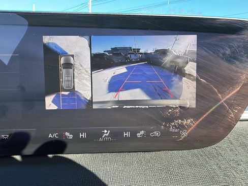 Used 2025 Buick Enclave Preferred image 11