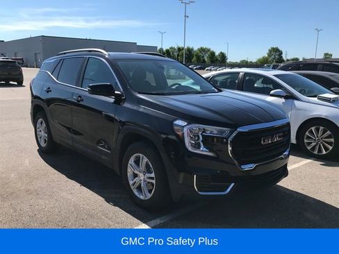 Used 2024 GMC Terrain SLE w/ Driver Convenience Package AWD/4WD image 2