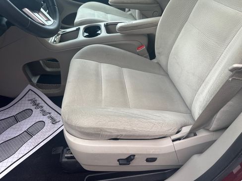 Used 2014 Dodge Grand Caravan SXT w/ UConnect Hands-Free Group FWD image 18