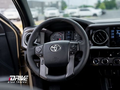 Used 2016 Toyota Tacoma TRD Off-Road image 28