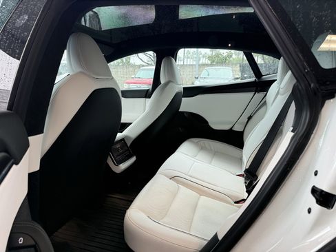Used 2022 Tesla Model S Plaid image 6
