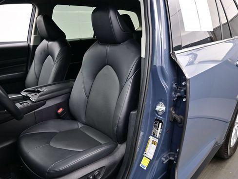 Used 2024 Toyota Grand Highlander AWD image 11
