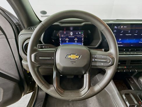 Used 2023 Chevrolet Colorado W/T image 11