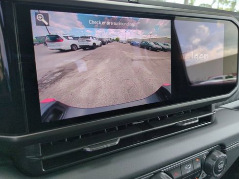 New 2025 Jeep Gladiator Rubicon w/ Convenience Group image 11