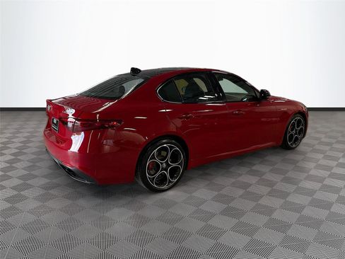Used 2023 Alfa Romeo Giulia Veloce RWD image 7