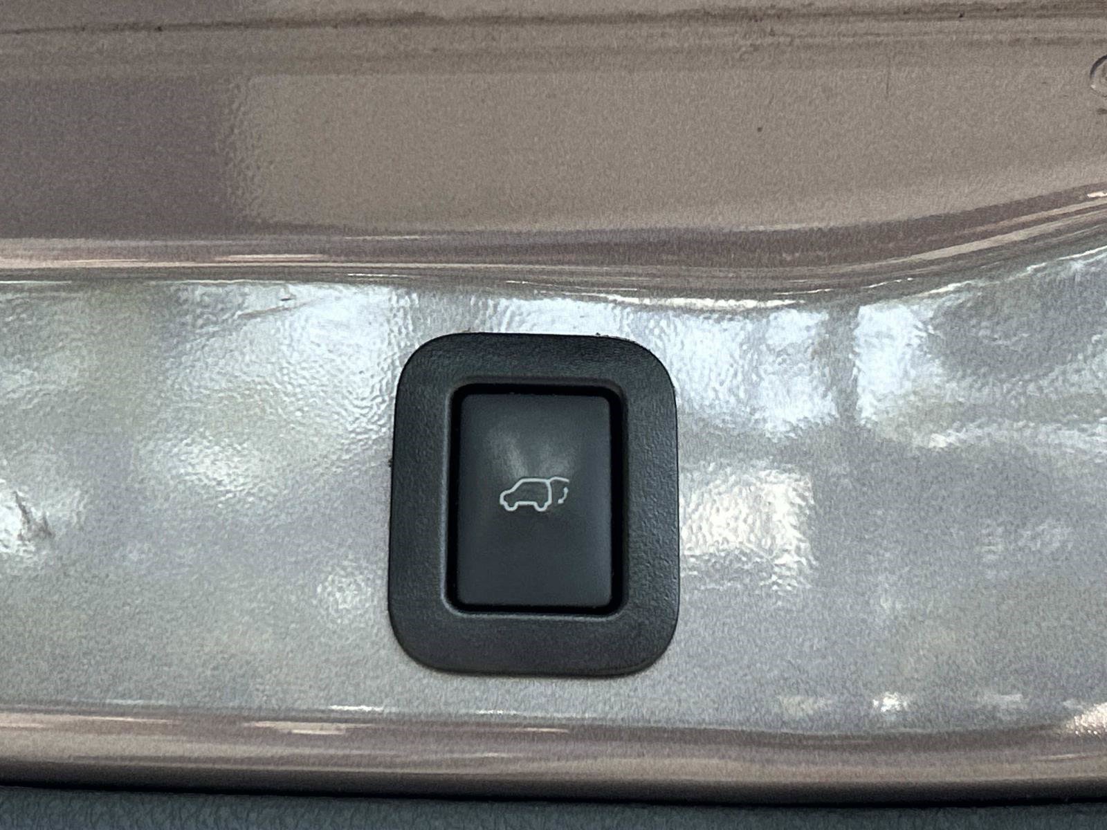 Used 2019 Toyota Highlander XLE FWD image 10