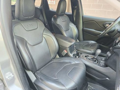 Used 2019 Jeep Cherokee Limited w/ Luxury Group AWD/4WD image 17
