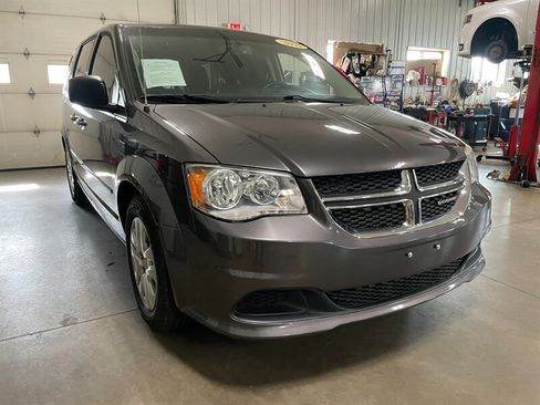 Used 2017 Dodge Grand Caravan SE w/ UConnect Hands-Free Group FWD image 4