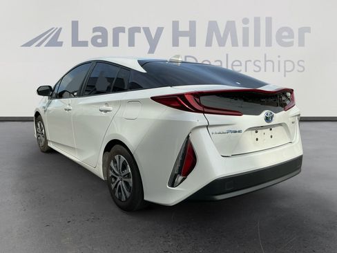 Used 2021 Toyota Prius Prime XLE image 3