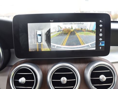 Used 2021 Mercedes-Benz GLC 300 4MATIC image 23