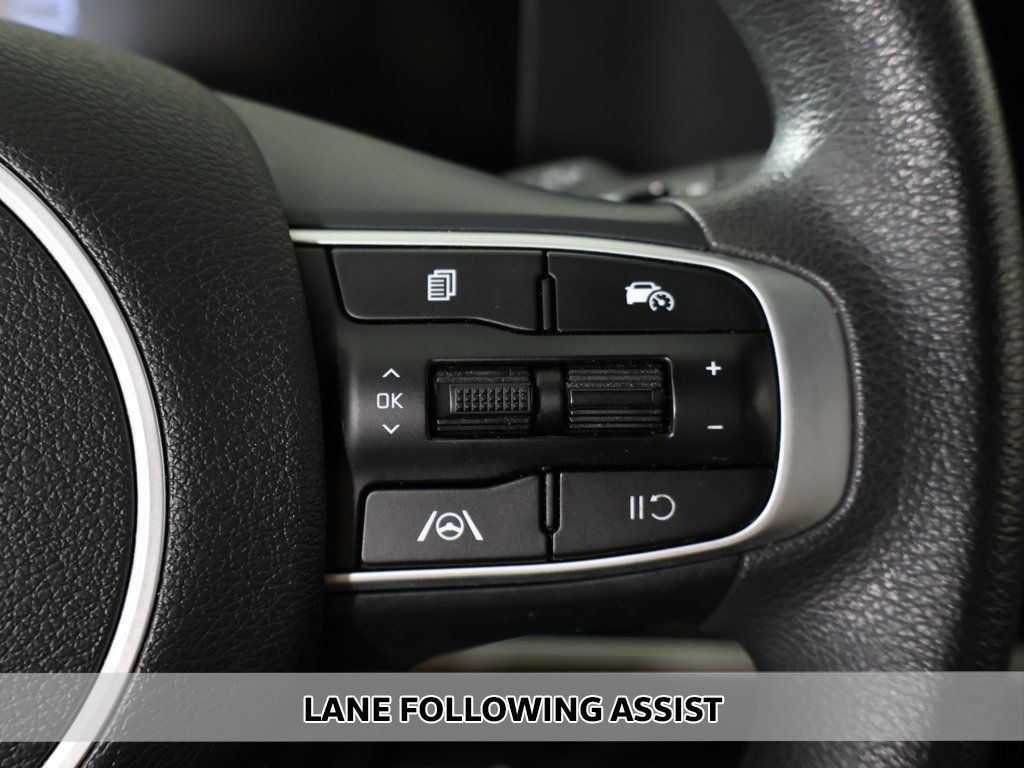 Used 2024 Kia Sportage LX FWD image 3