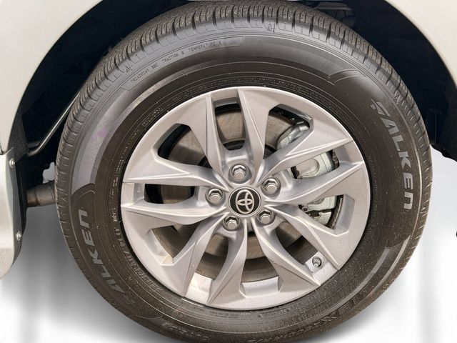 Used 2024 Toyota Sienna XLE w/ XLE Plus Package AWD/4WD image 5