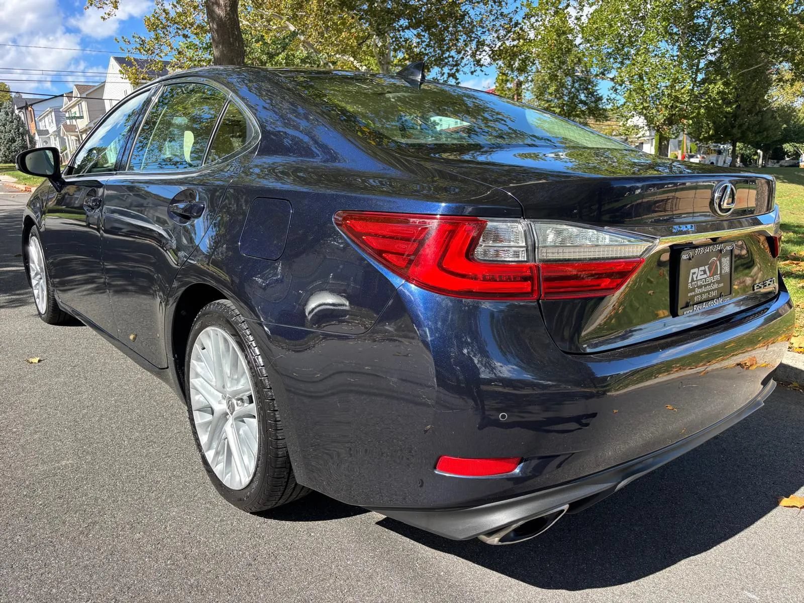 Used 2016 Lexus ES 350 w/ Luxury Package w/Wood Trim FWD image 3
