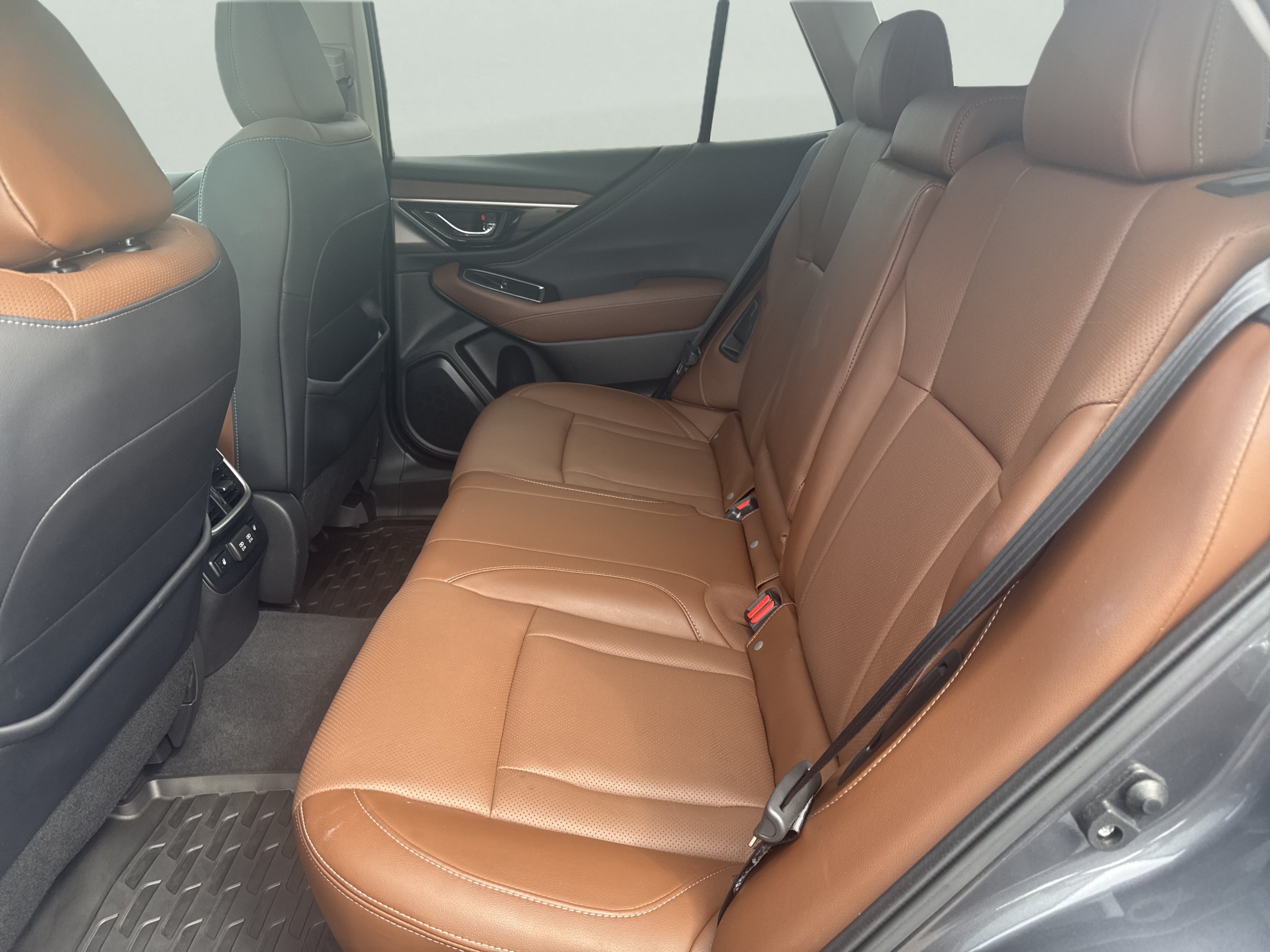 Used 2022 Subaru Outback Touring AWD/4WD image 17