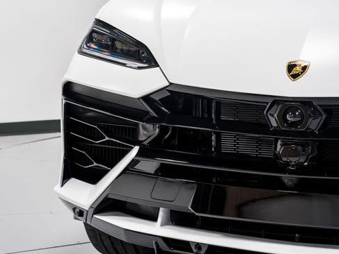 Used 2025 Lamborghini Urus SE image 46