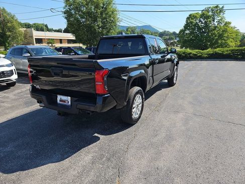 Used 2025 Toyota Tacoma SR5 AWD/4WD image 5
