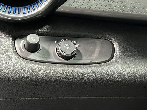 Used 2025 Chevrolet Trax LT image 22