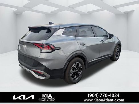Used 2025 Kia Sportage LX FWD image 3