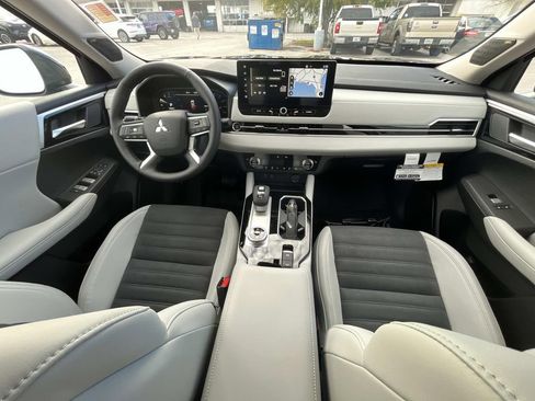 New 2026 Mitsubishi Outlander SE AWD/4WD image 18