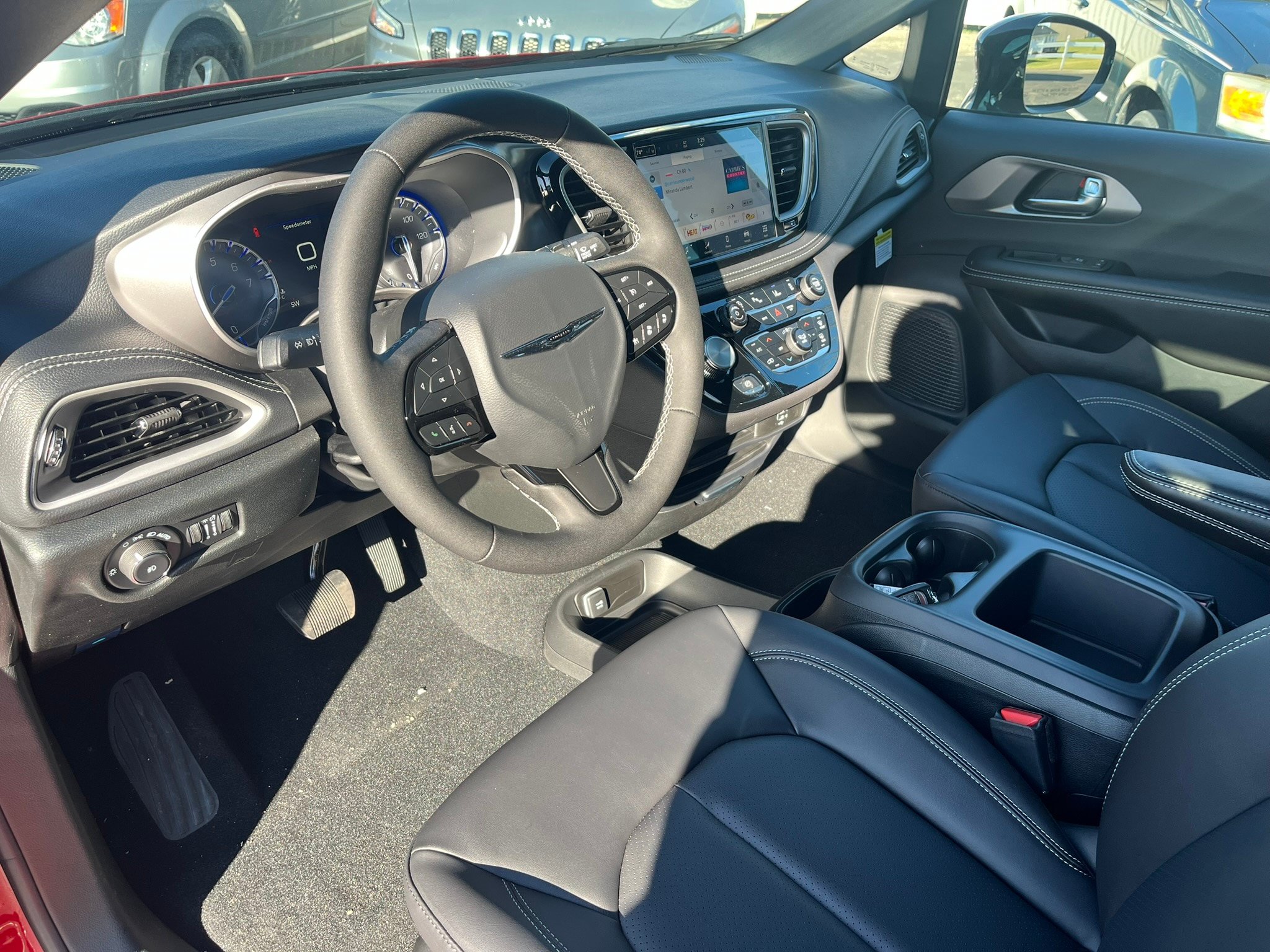 New 2026 Chrysler Pacifica Select w/ S Appearance Package FWD image 13