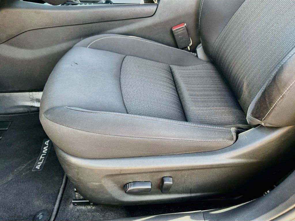 Used 2024 Nissan Altima 2.5 SV FWD image 18