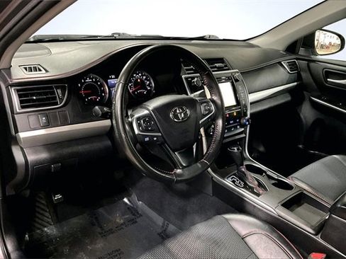 Used 2016 Toyota Camry SE image 14