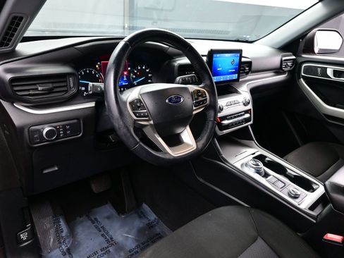 Used 2022 Ford Explorer XLT image 13